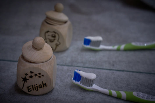 Zahndöschen mit dem Namen des Kindes - Timos holzWerkstatt