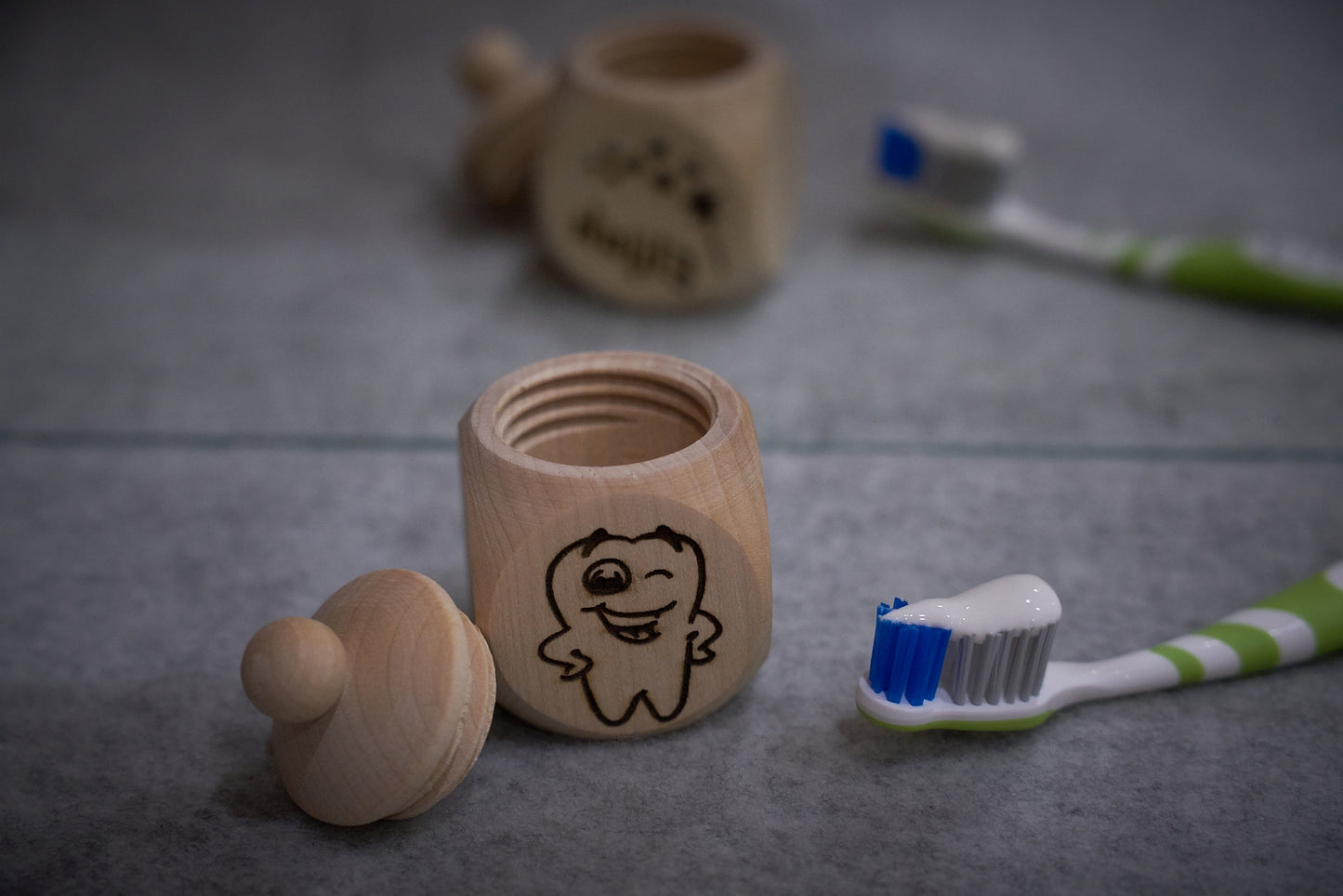 Zahndöschen mit dem Namen des Kindes - Timos holzWerkstatt