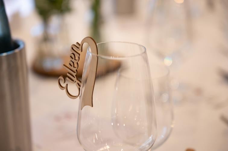 Platzhalter zum Einhängen am Glas - TE Designz / Timos holzWerkstatt