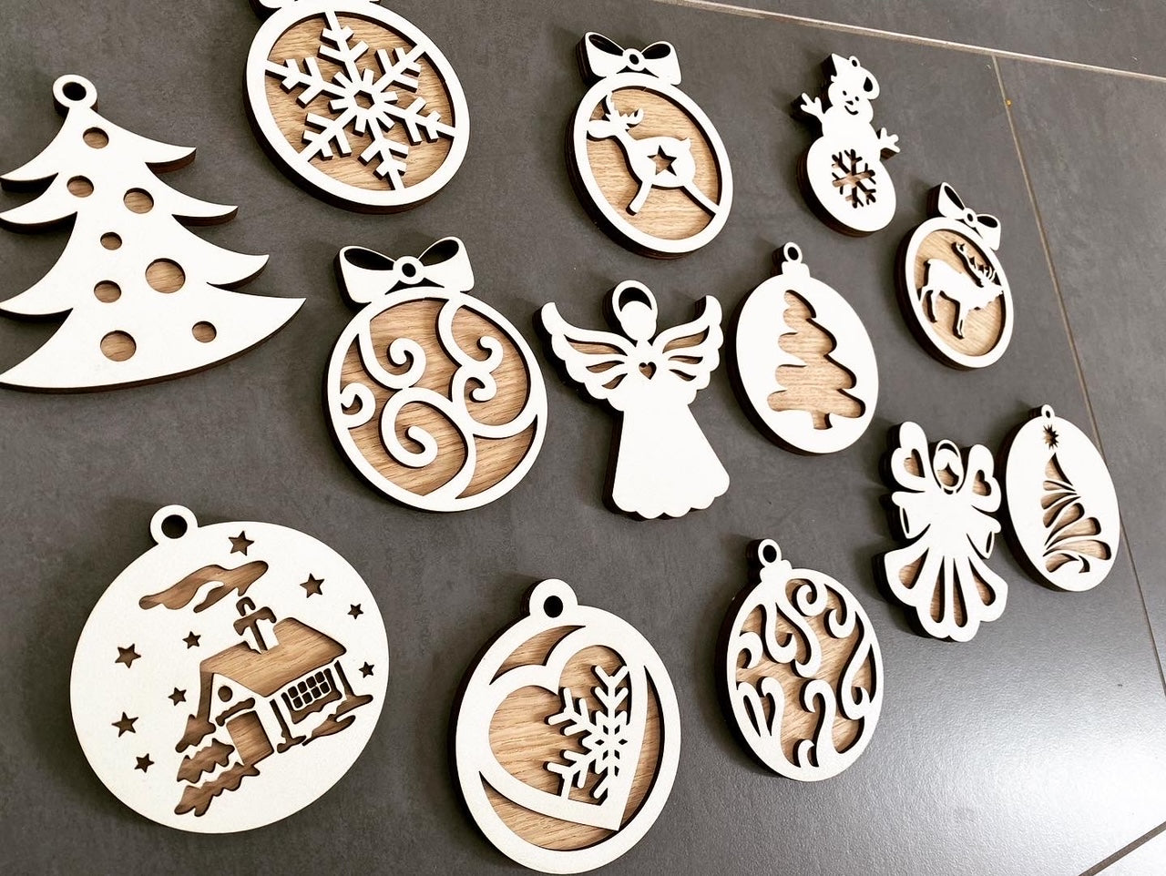 Weihnachtskugeln Motiv aus edlem Eichenfurnier - TE Designz / Timos holzWerkstatt